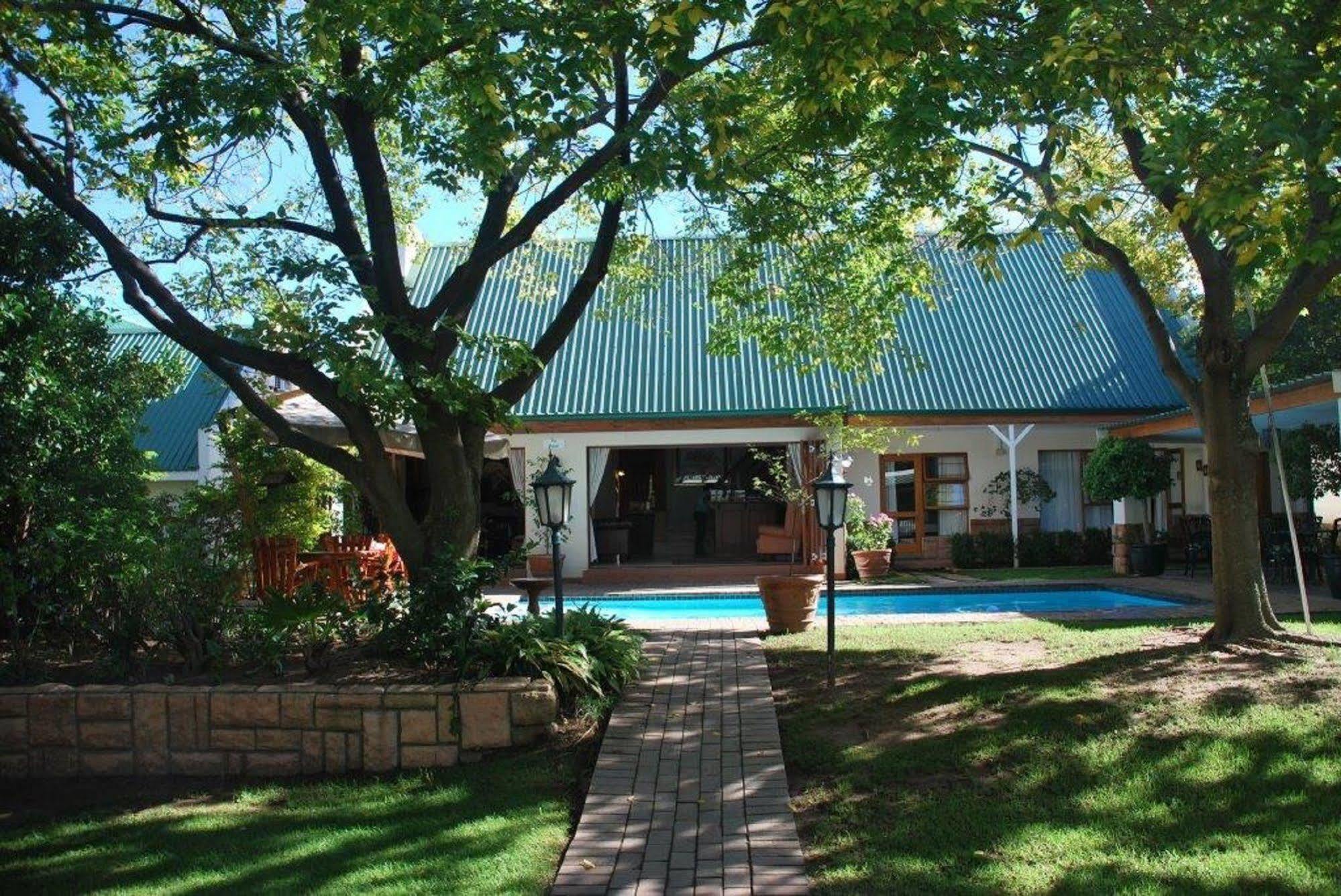 Sunninghill Guest Lodges Johannesburg Exterior foto